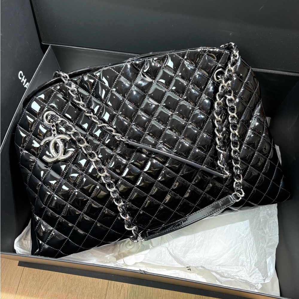 CHANEL Black Patent Leather Shoulder Tote SHW XL - Picture 2 of 16